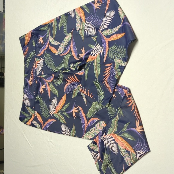 2/$25-Quintsoul Highrise Crop Leggings in Navajo Print NWT Size Small Swim Pants - Picture 7 of 7